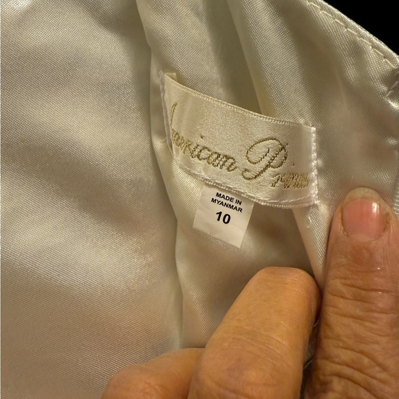 American princess Elegant Layered Dress with Floral Embroidery for girl size 10 - Picture 8 of 9